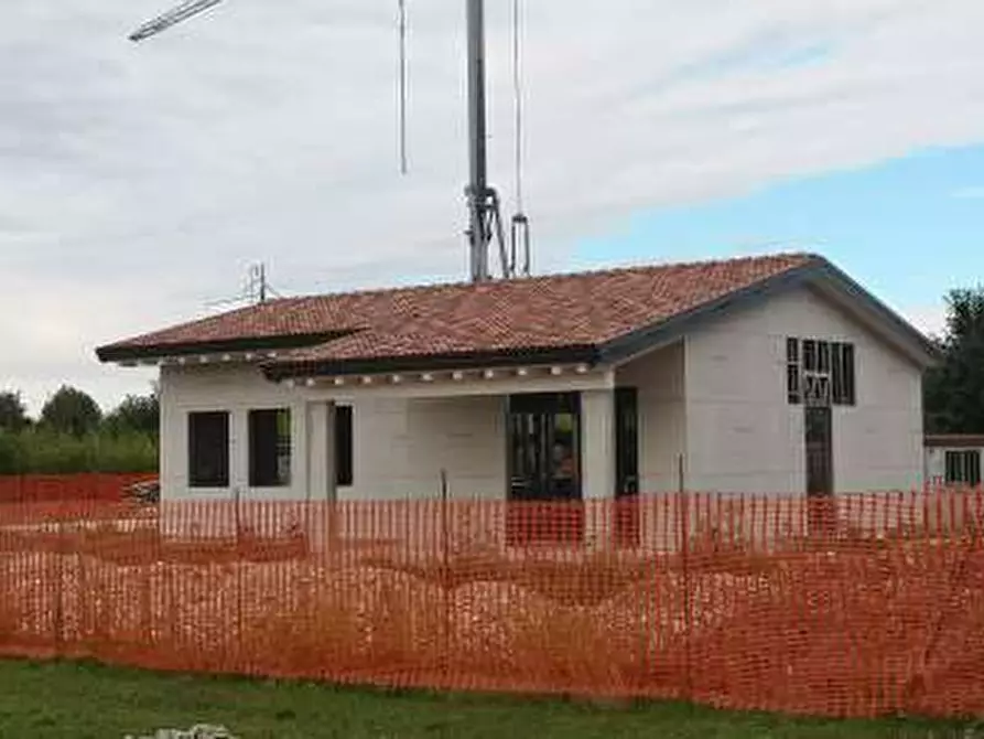 Immagine 7 di Villa in vendita  a Prata Di Pordenone