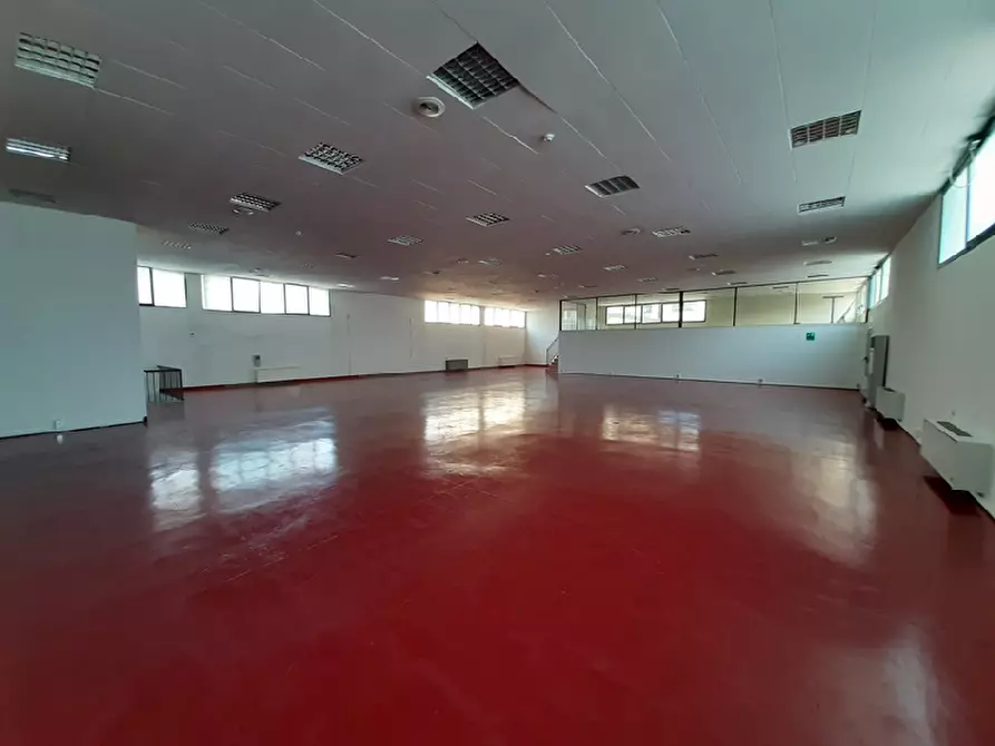 Immagine 17 di Locale commerciale in vendita  in Via per desenzano a Salò