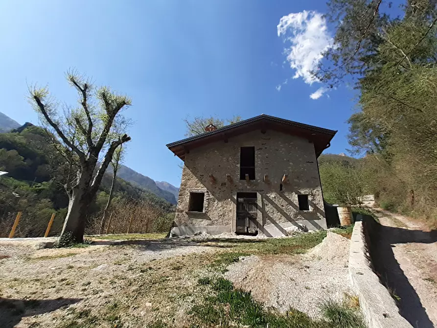 Immagine 4 di Rustico / casale in vendita  in Via Strada Statale a Lavenone