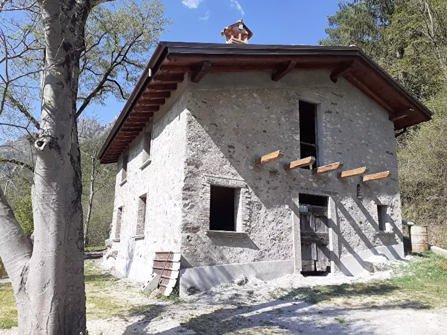 Immagine 2 di Rustico / casale in vendita  in Via Strada Statale a Lavenone