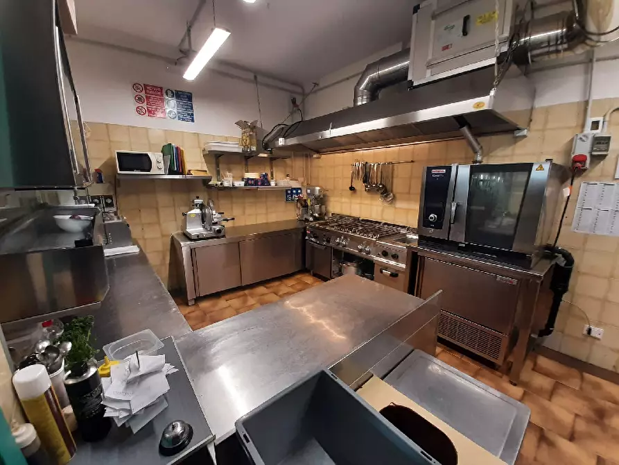 Immagine 19 di Attività commerciale in vendita  in Via Zanardelli a Gardone Riviera