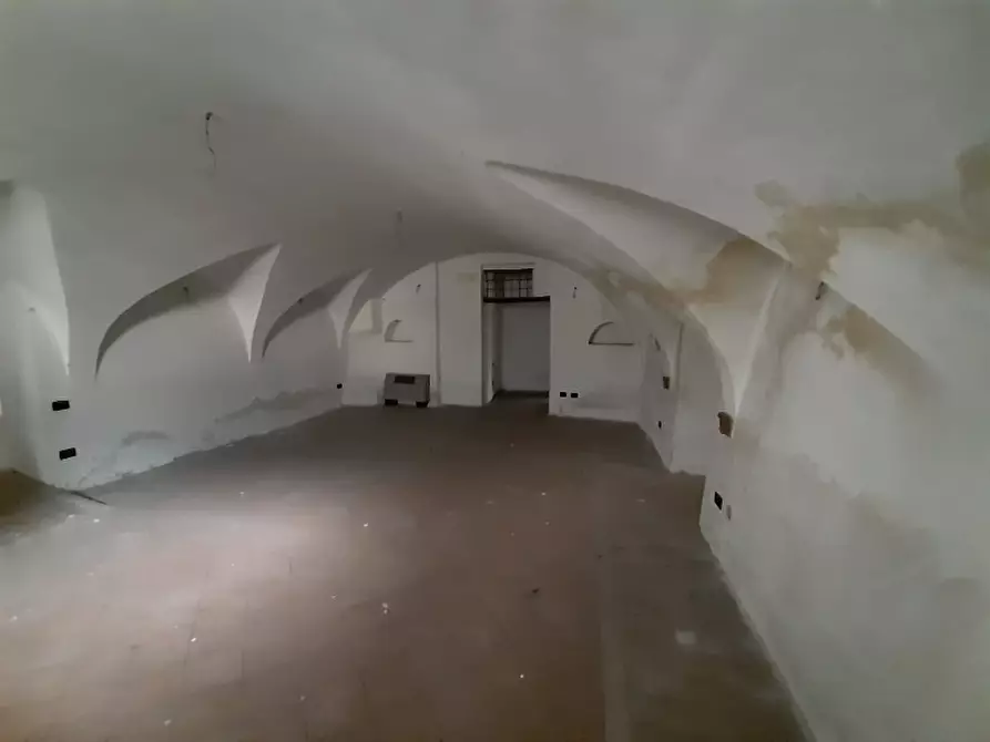 Immagine 17 di Negozio in vendita  in Via Giacomo Puccini a Roè Volciano