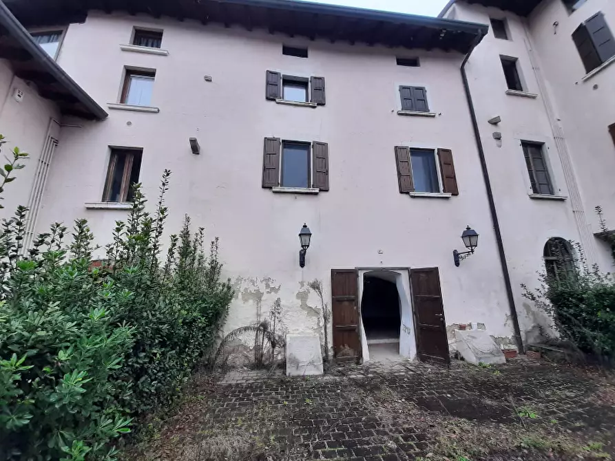 Immagine 3 di Negozio in vendita  in Via Giacomo Puccini a Roè Volciano