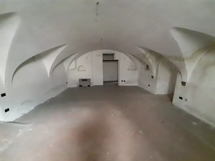 Immagine 13 di Negozio in vendita  in Via Giacomo Puccini a Roè Volciano