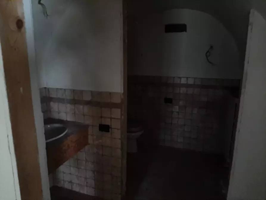 Immagine 16 di Negozio in vendita  in Via Giacomo Puccini a Roè Volciano