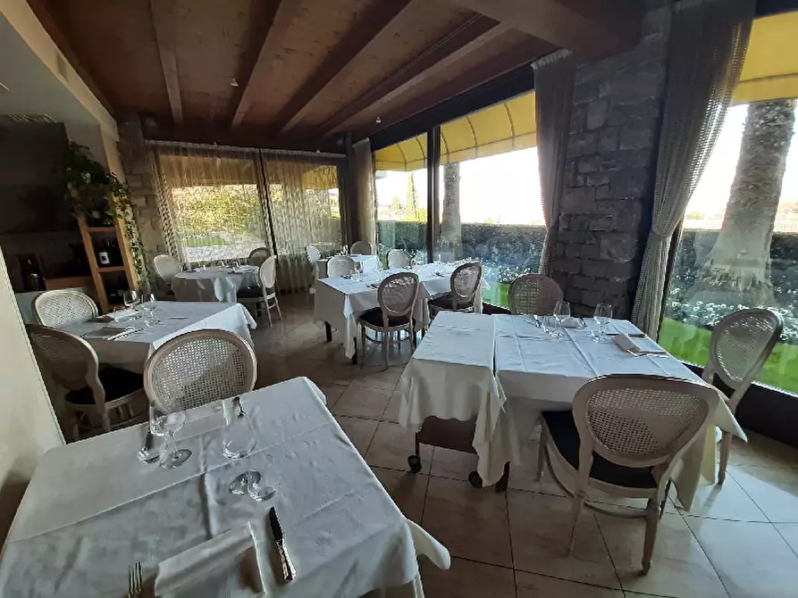 Immagine 11 di Locale commerciale in vendita  in Via ciucani a Soiano Del Lago