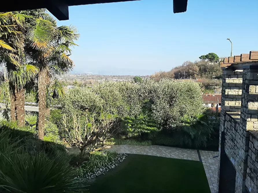 Immagine 2 di Locale commerciale in vendita  in Via ciucani a Soiano Del Lago