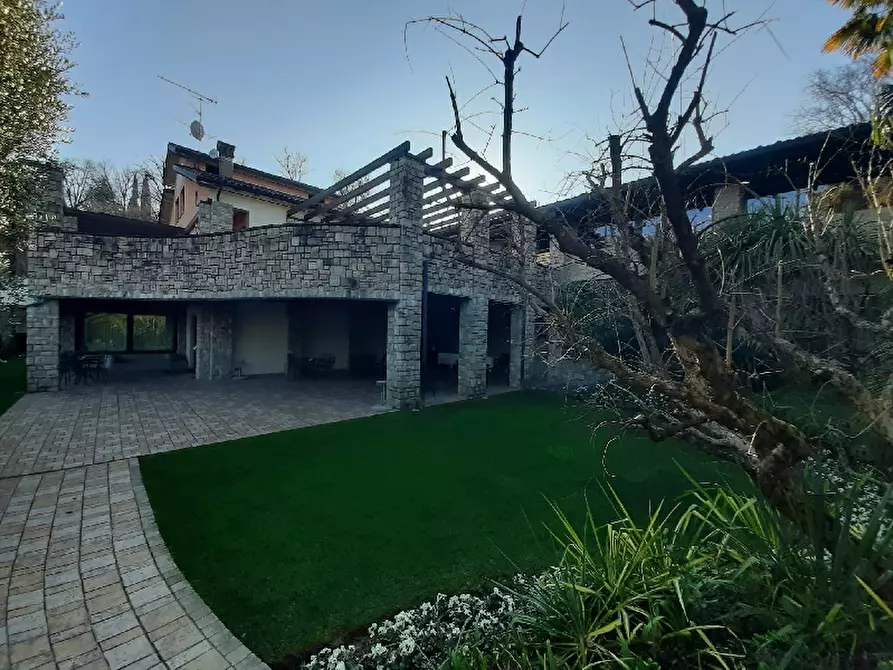 Immagine 3 di Locale commerciale in vendita  in Via ciucani a Soiano Del Lago