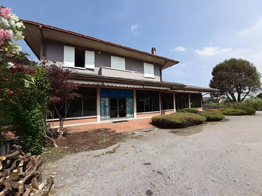 Immagine 8 di Locale commerciale in affitto  in Via Desenzano a Salò