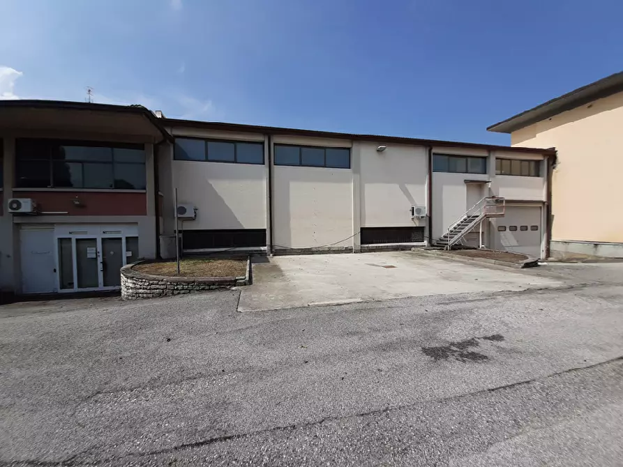 Immagine 14 di Locale commerciale in affitto  in Via Desenzano a Salò