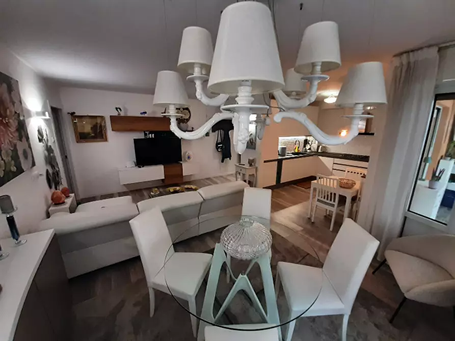 Immagine 3 di Appartamento in vendita  in Via Portizzolo a Gardone Riviera