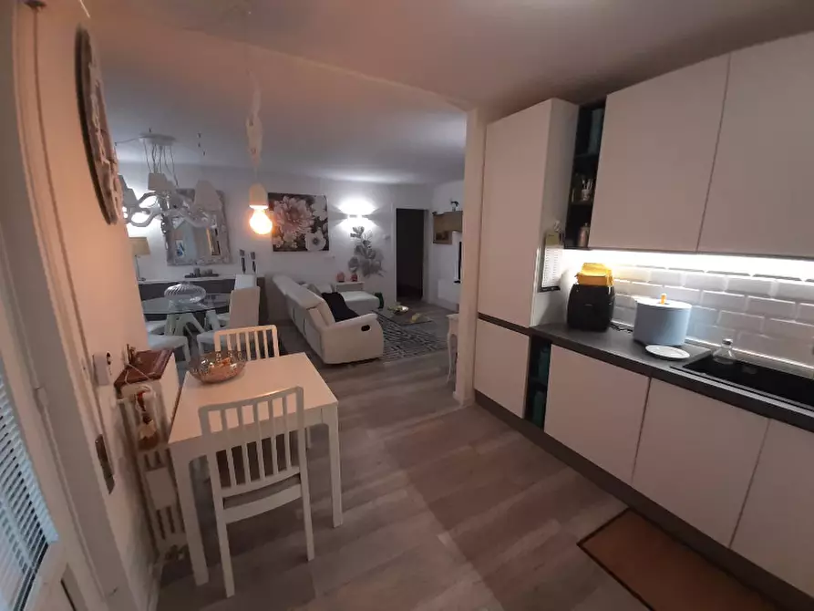 Immagine 7 di Appartamento in vendita  in Via Portizzolo a Gardone Riviera