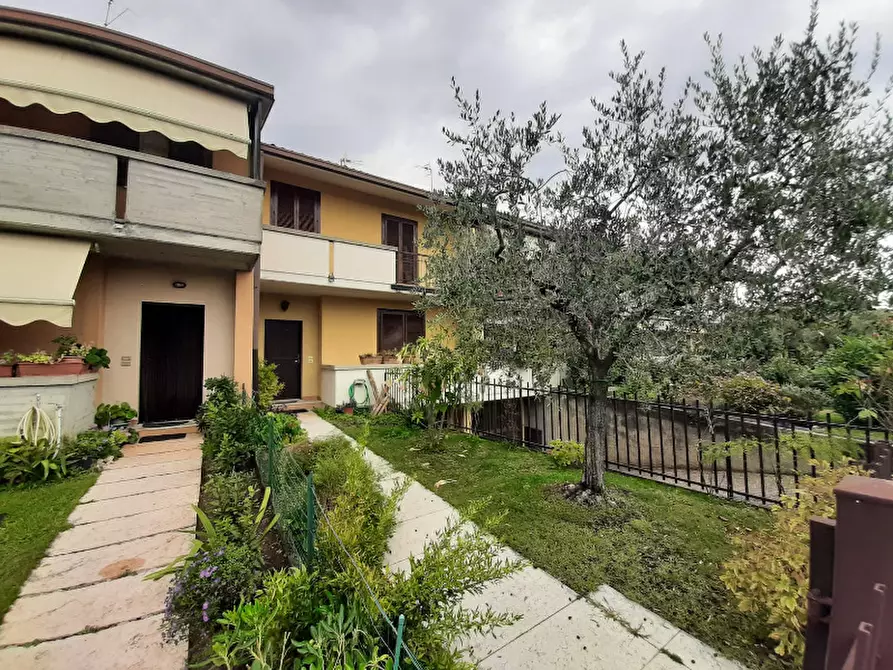 Immagine 2 di Villetta a schiera in vendita  in Via primo maggio a Manerba Del Garda