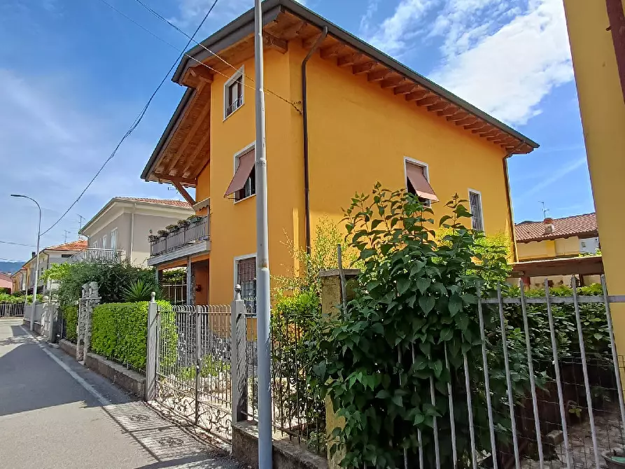 Immagine 3 di Villa in vendita  in Via Canossi a Rezzato