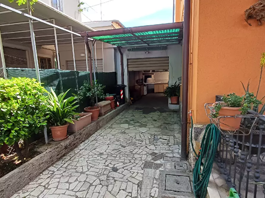 Immagine 6 di Villa in vendita  in Via Canossi a Rezzato