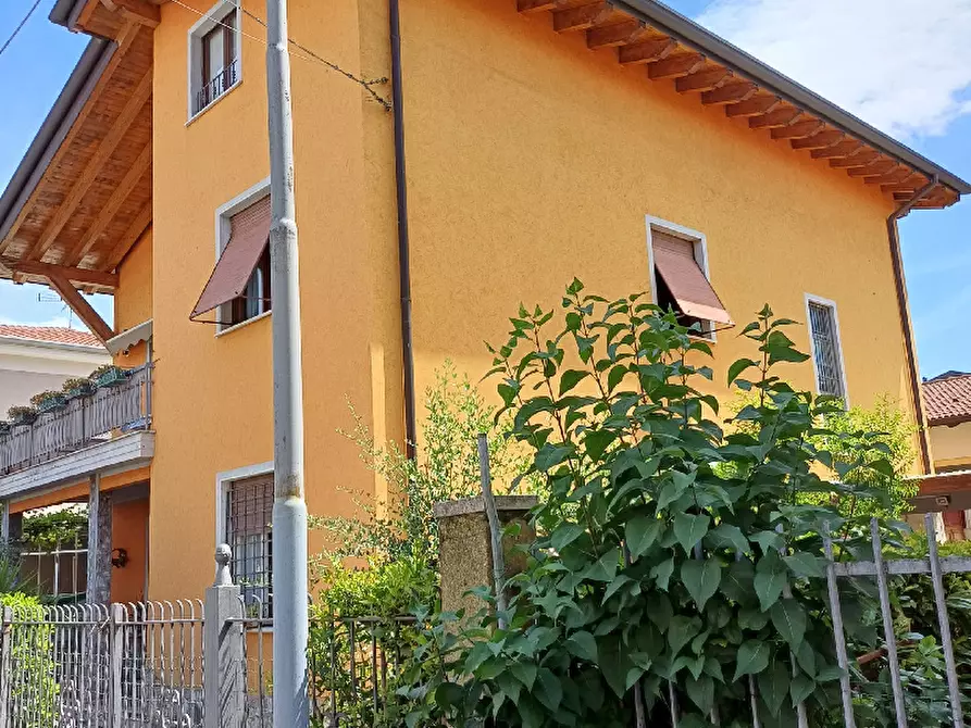 Immagine 2 di Villa in vendita  in Via Canossi a Rezzato