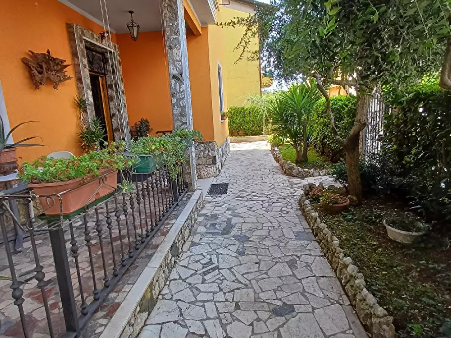 Immagine 7 di Villa in vendita  in Via Canossi a Rezzato