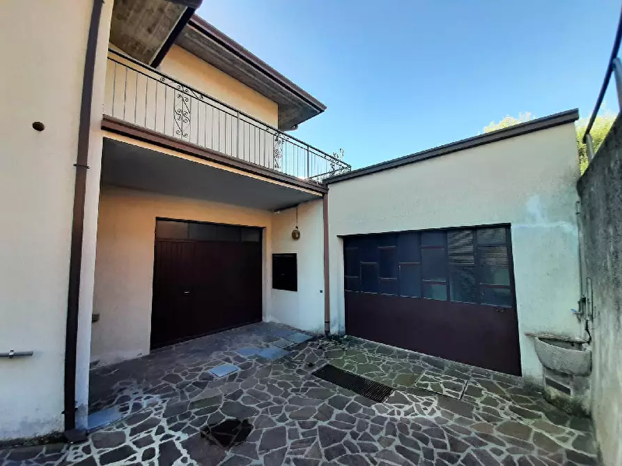 Immagine 9 di Villa in vendita  in Via Benaco a Puegnago Sul Garda