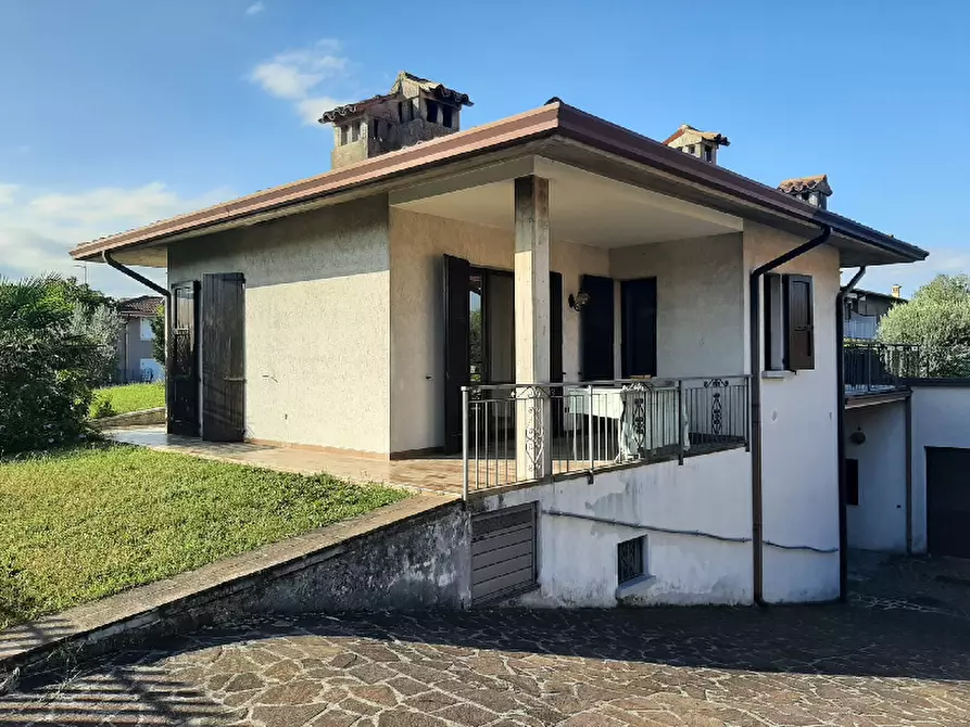 Immagine 10 di Villa in vendita  in Via Benaco a Puegnago Sul Garda