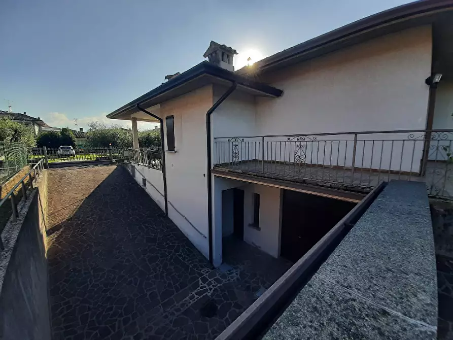 Immagine 5 di Villa in vendita  in Via Benaco a Puegnago Sul Garda