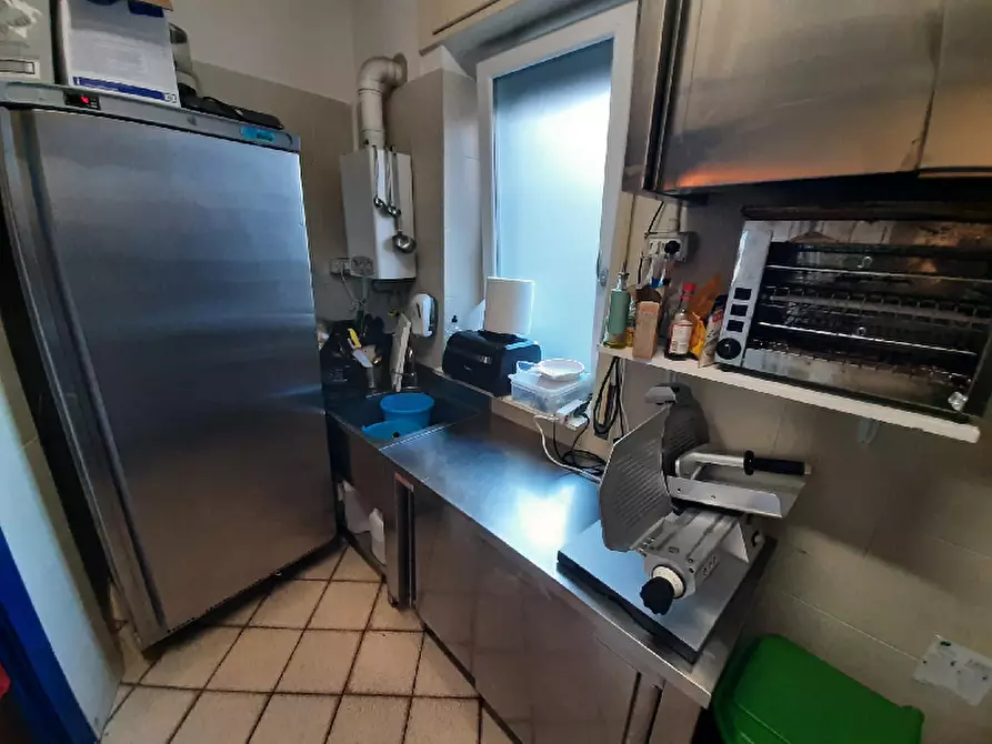 Immagine 19 di Attività commerciale in vendita  in Piazza San Martino a Moniga Del Garda