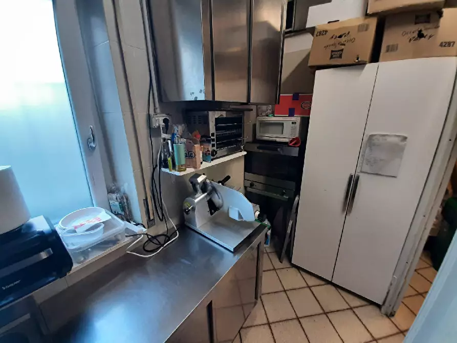 Immagine 18 di Attività commerciale in vendita  in Piazza San Martino a Moniga Del Garda