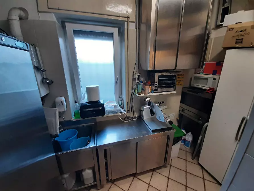 Immagine 20 di Attività commerciale in vendita  in Piazza San Martino a Moniga Del Garda