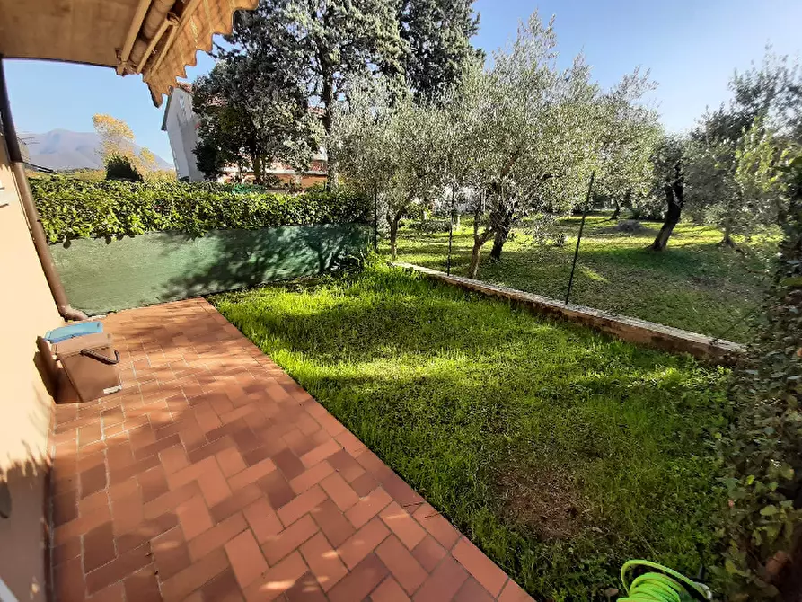 Immagine 4 di Villetta a schiera in vendita  in Via Montanina a Manerba Del Garda