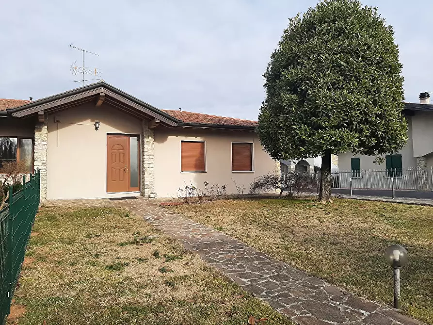 Immagine 2 di Casa bifamiliare in vendita  in Via dei colli a Manerba Del Garda