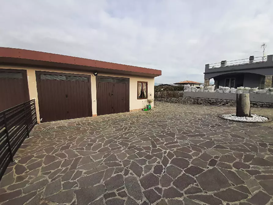 Immagine 6 di Casa bifamiliare in vendita  in Via dei colli a Manerba Del Garda