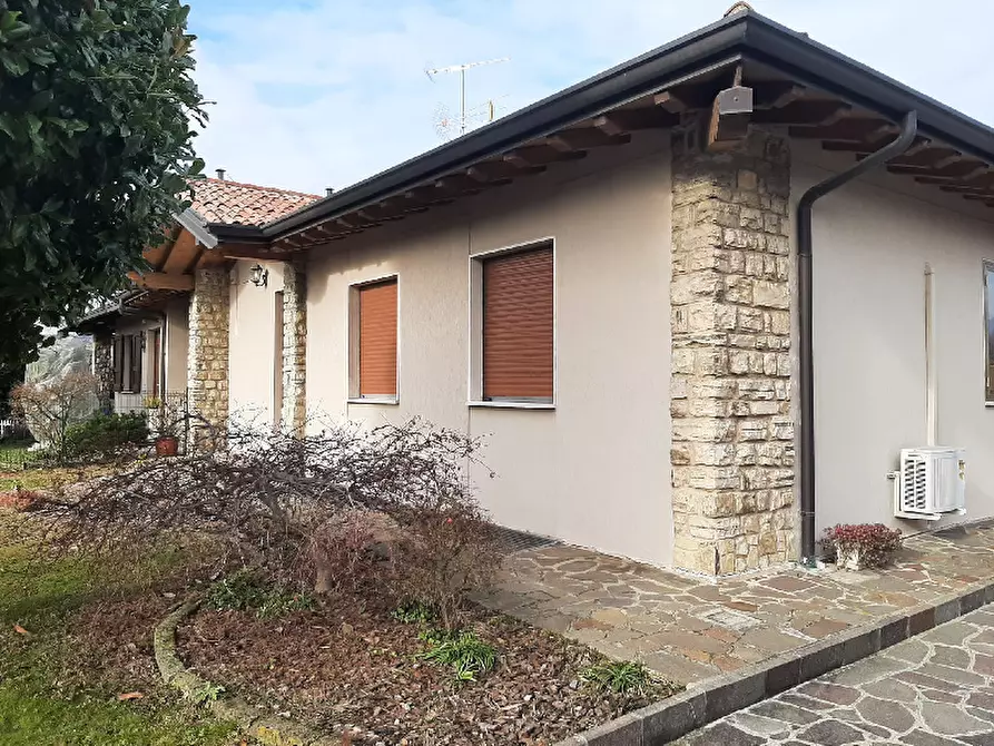 Immagine 3 di Casa bifamiliare in vendita  in Via dei colli a Manerba Del Garda