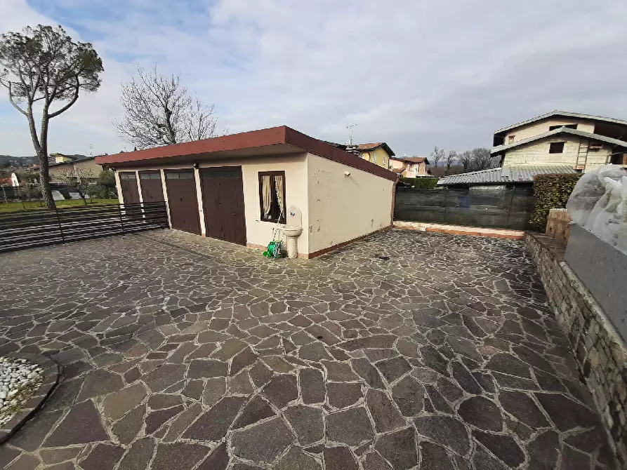 Immagine 5 di Casa bifamiliare in vendita  in Via dei colli a Manerba Del Garda
