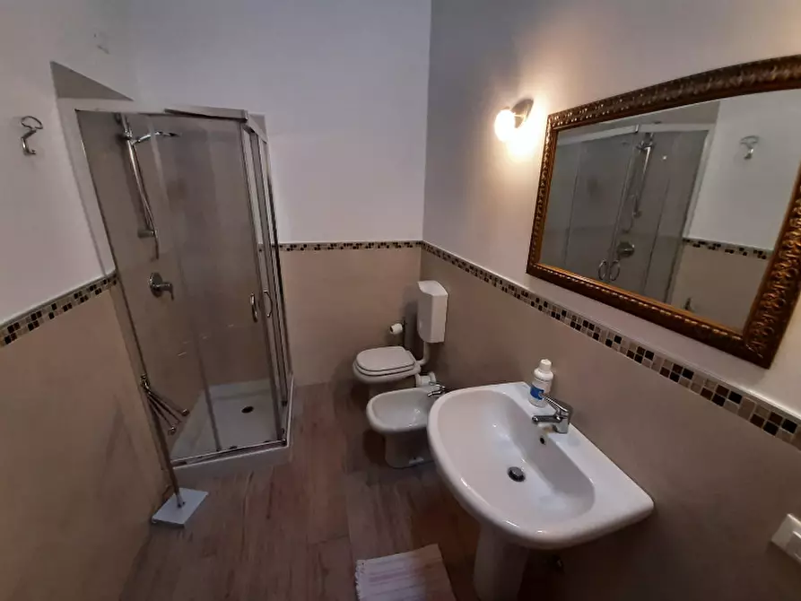 Immagine 12 di Appartamento in vendita  in Piazzale Caduti a Padenghe Sul Garda