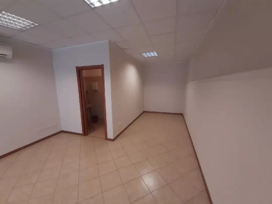 Immagine 9 di Ufficio in vendita  in Via case sparse serraglie, 65 a Manerba Del Garda