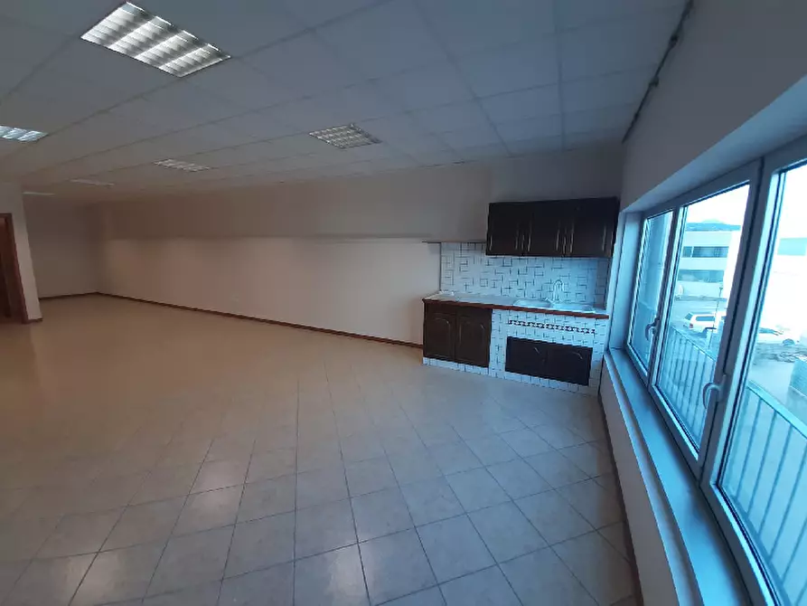 Immagine 11 di Ufficio in vendita  in Via case sparse serraglie, 65 a Manerba Del Garda