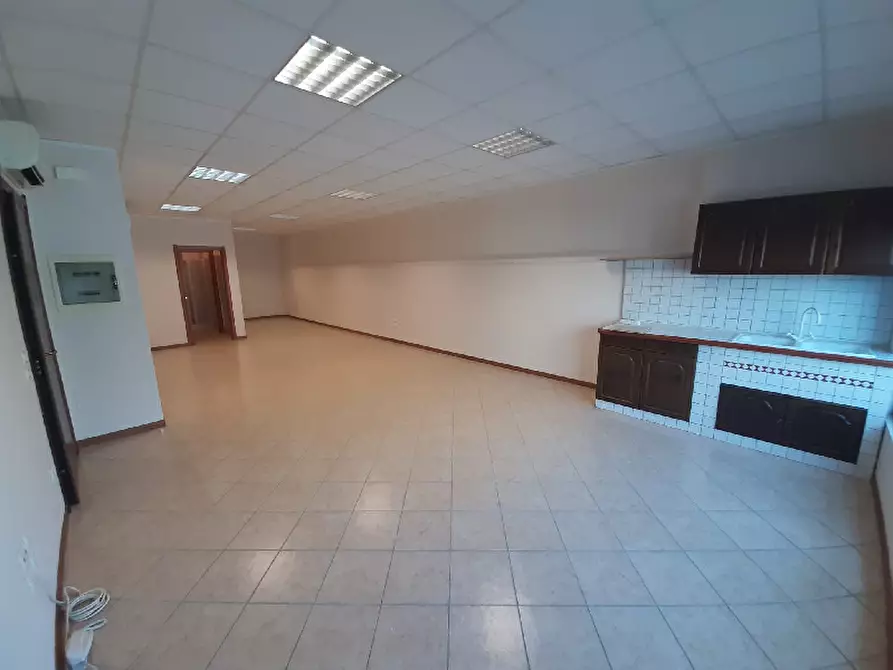 Immagine 12 di Ufficio in vendita  in Via case sparse serraglie, 65 a Manerba Del Garda