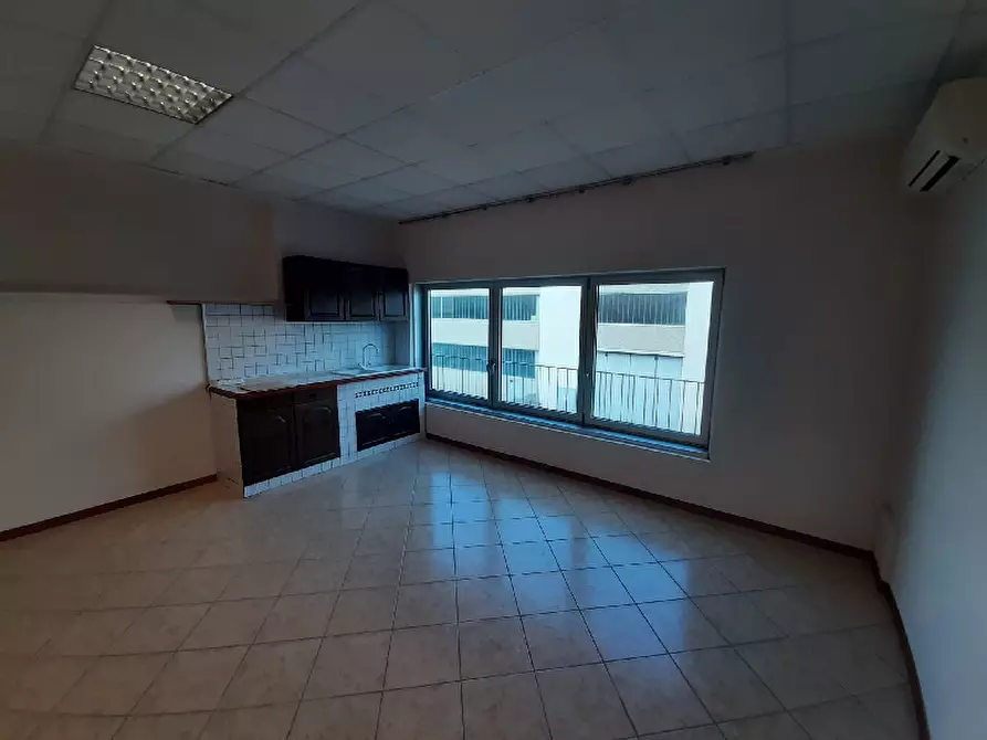 Immagine 10 di Ufficio in vendita  in Via case sparse serraglie, 65 a Manerba Del Garda