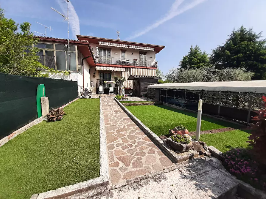 Immagine 4 di Appartamento in vendita  in Via Case Sparse Serraglie 123 a Manerba Del Garda