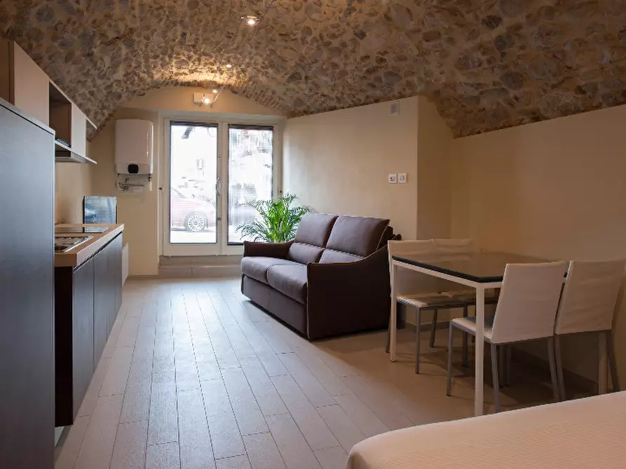Immagine 4 di Appartamento in vendita  in Via Trento a San Felice Del Benaco