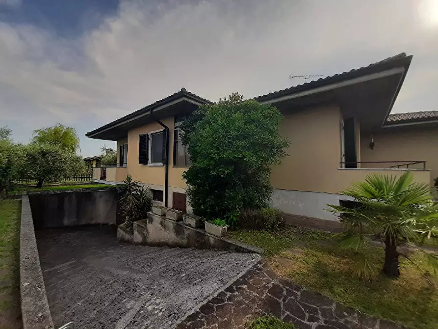 Immagine 5 di Casa bifamiliare in vendita  in Via Benaco a Puegnago Sul Garda