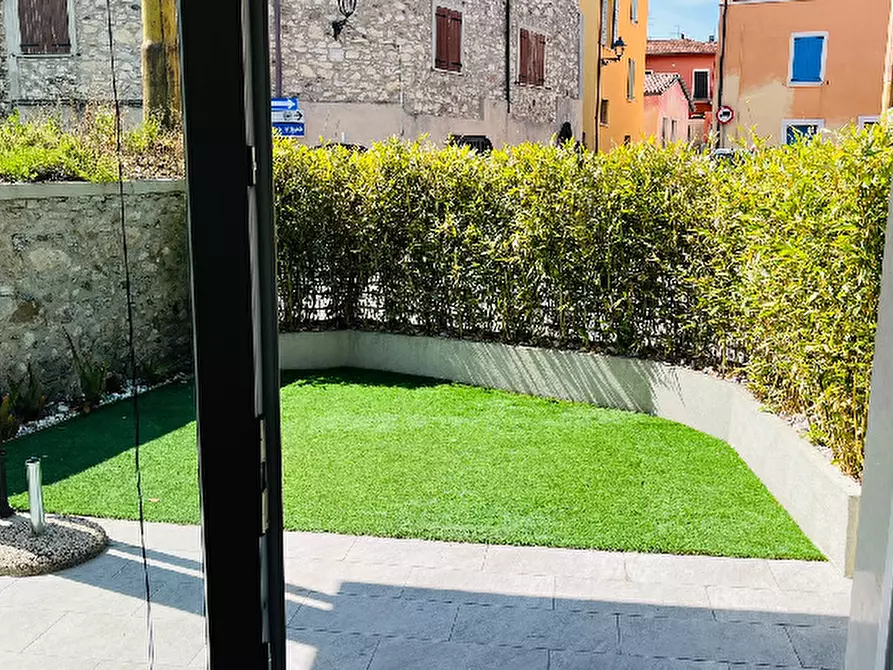 Immagine 2 di Ufficio in affitto  in Via Martiri della Patria a San Felice Del Benaco