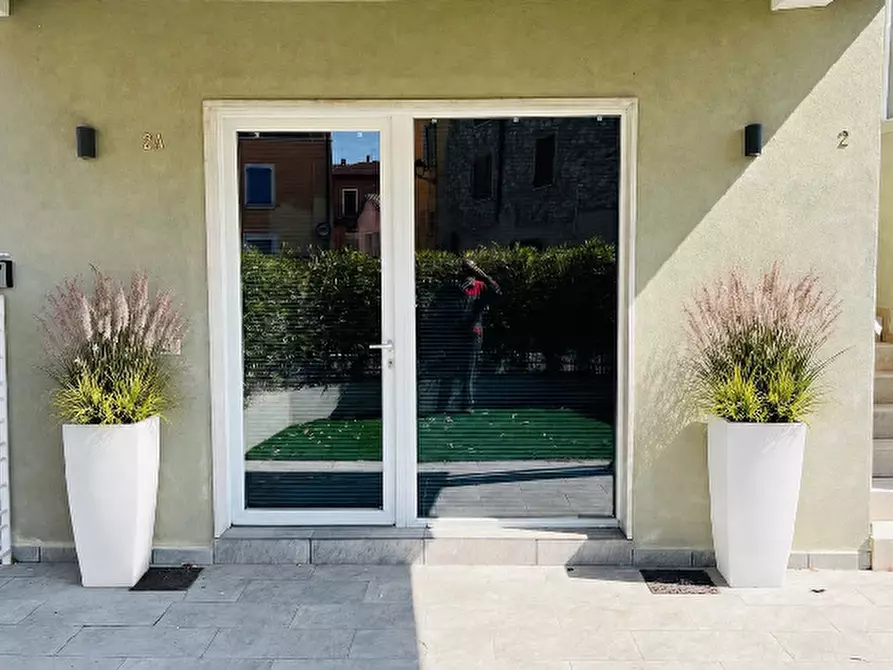 Immagine 1 di Ufficio in affitto  in Via Martiri della Patria a San Felice Del Benaco