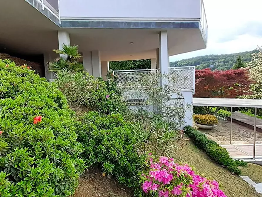 Immagine 25 di Villa in vendita  in VIA VERBANO 1 a Arona