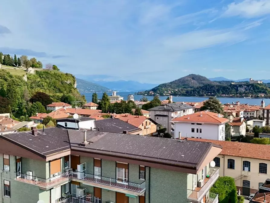 Immagine 1 di Appartamento in vendita  in VIA martiri liberta' a Arona