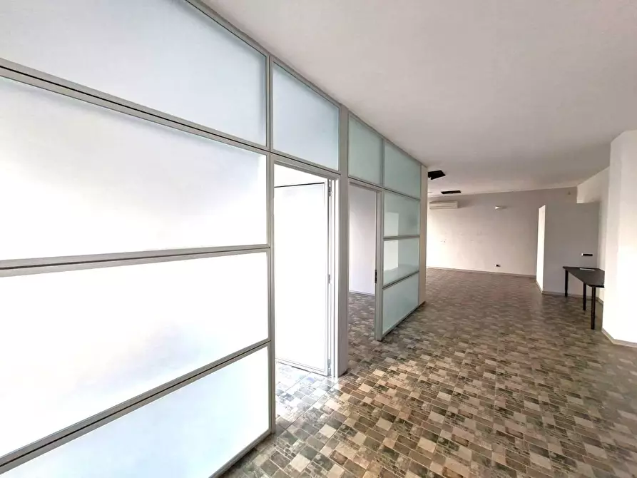 Immagine 2 di Ufficio in vendita  in via Roma a Arona