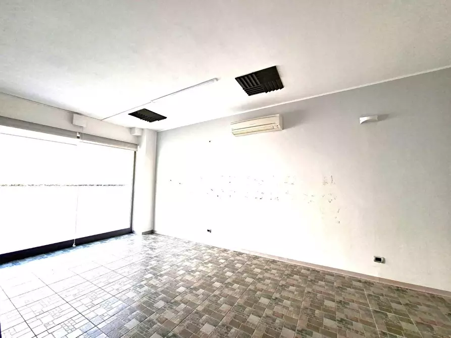 Immagine 3 di Ufficio in vendita  in via Roma a Arona