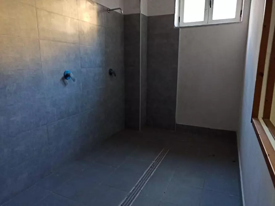 Immagine 5 di Locale commerciale in affitto  in michele bianchi a Avellino