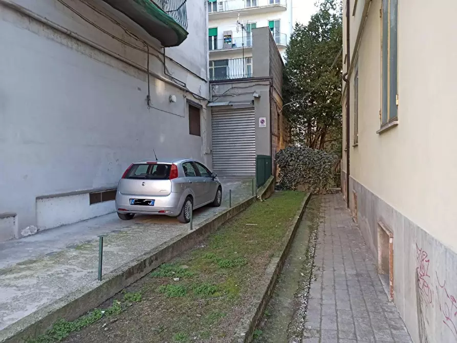 Immagine 6 di Locale commerciale in affitto  in michele bianchi a Avellino