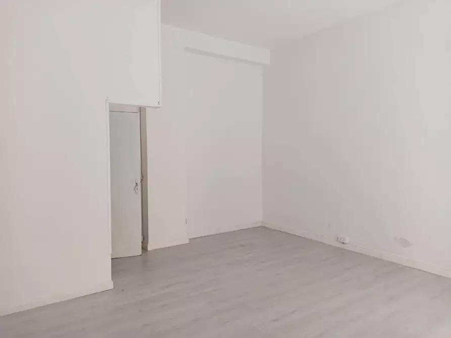 Immagine 3 di Locale commerciale in affitto  in VIA guarini a Avellino