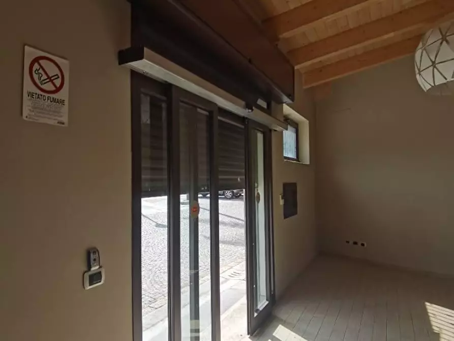 Immagine 10 di Locale commerciale in affitto  in PIAZZA mangani 13 a Feroleto Antico